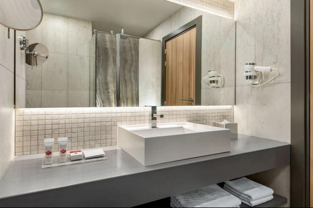 Ramada By Wyndham Ramnicu Valcea Hotel Luaran gambar