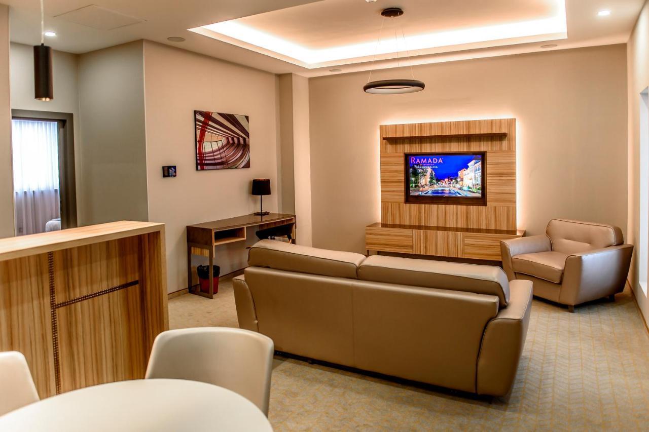 Ramada By Wyndham Ramnicu Valcea Hotel Luaran gambar