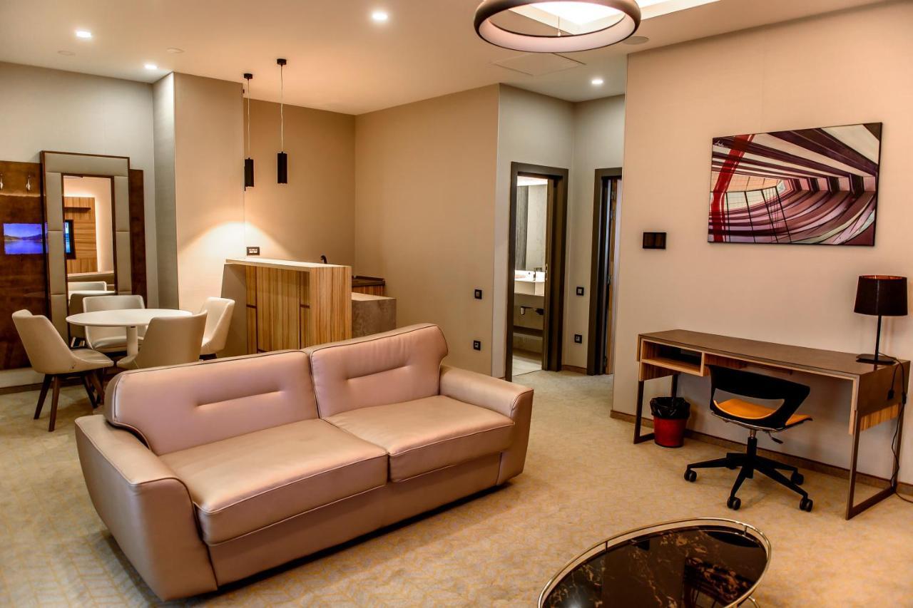 Ramada By Wyndham Ramnicu Valcea Hotel Luaran gambar