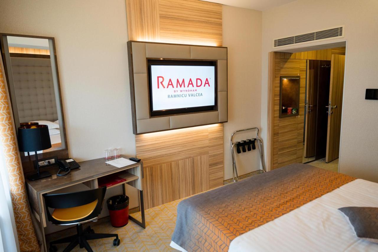 Ramada By Wyndham Ramnicu Valcea Hotel Luaran gambar