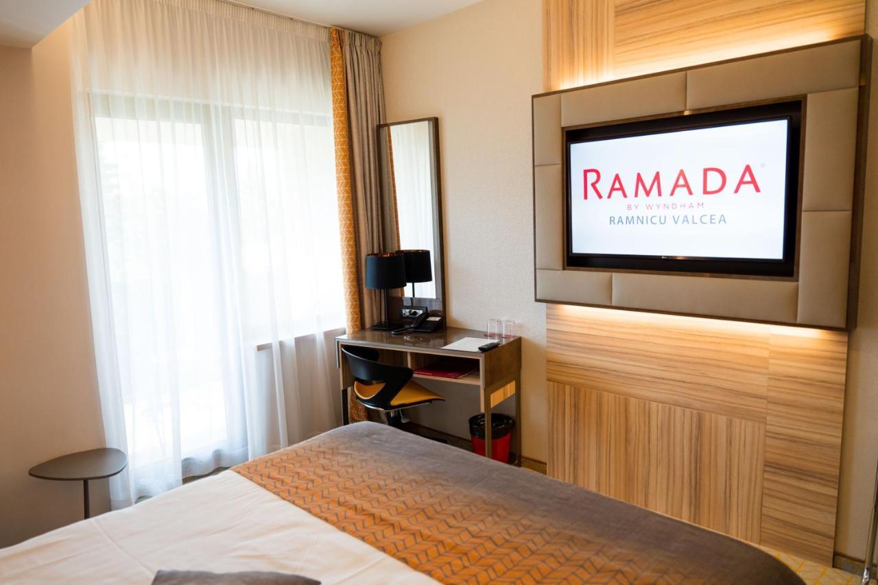 Ramada By Wyndham Ramnicu Valcea Hotel Luaran gambar