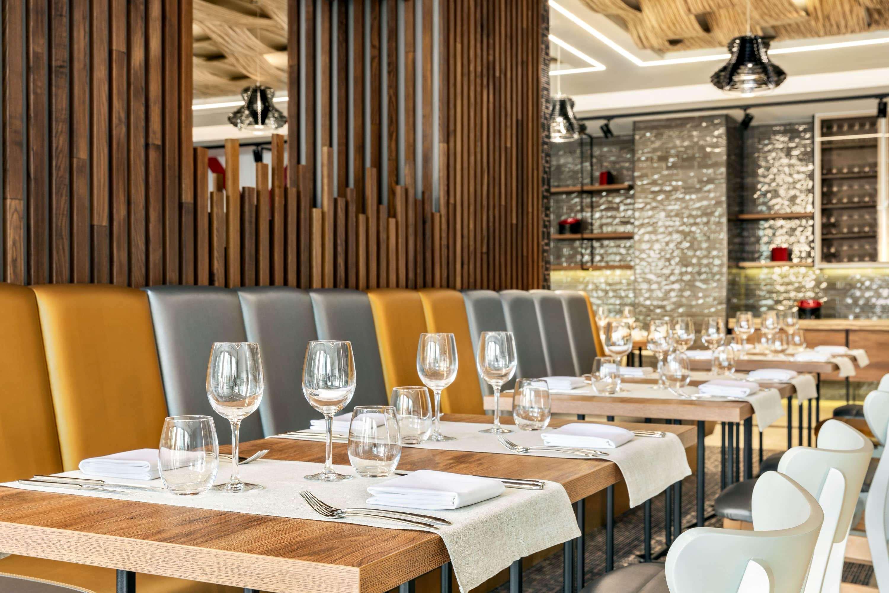 Ramada By Wyndham Ramnicu Valcea Hotel Luaran gambar