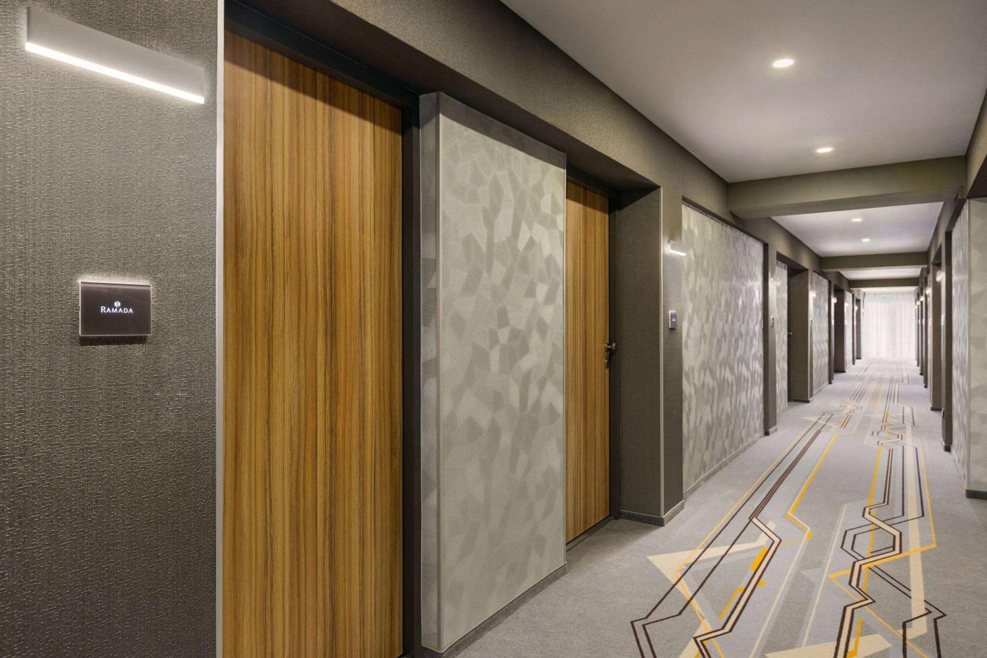 Ramada By Wyndham Ramnicu Valcea Hotel Luaran gambar