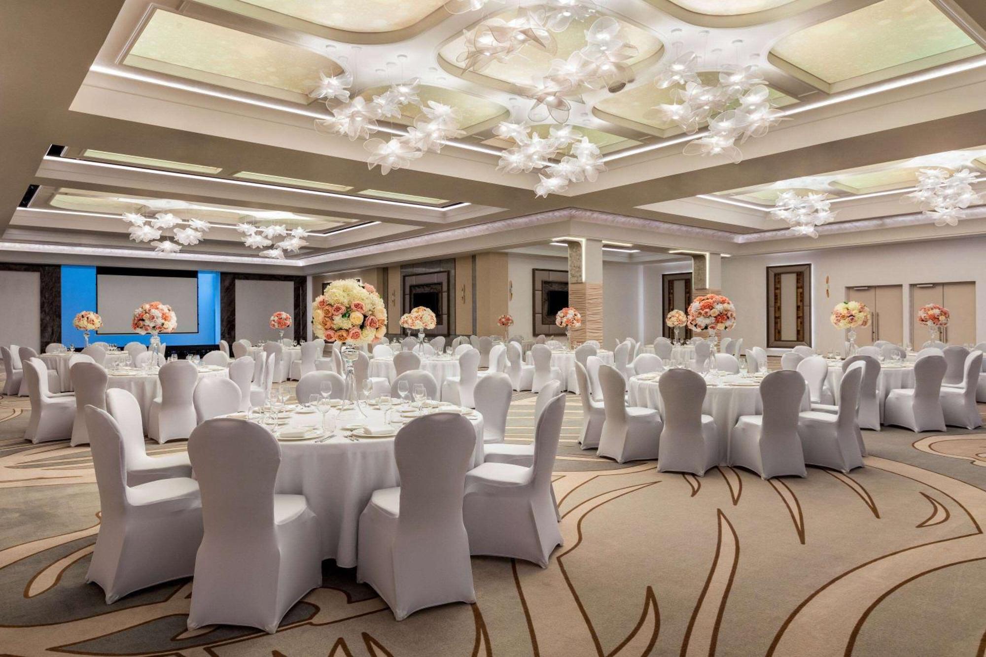 Ramada By Wyndham Ramnicu Valcea Hotel Luaran gambar