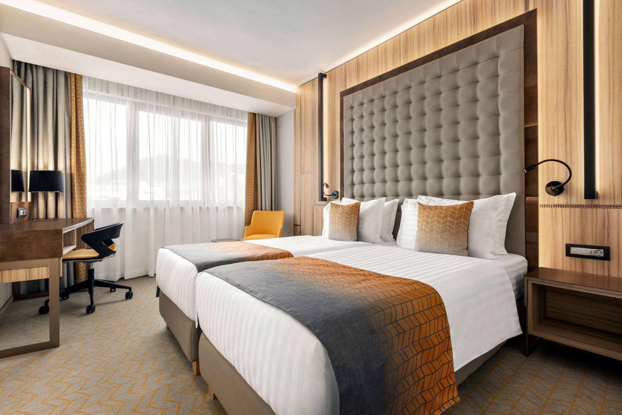 Ramada By Wyndham Ramnicu Valcea Hotel Luaran gambar