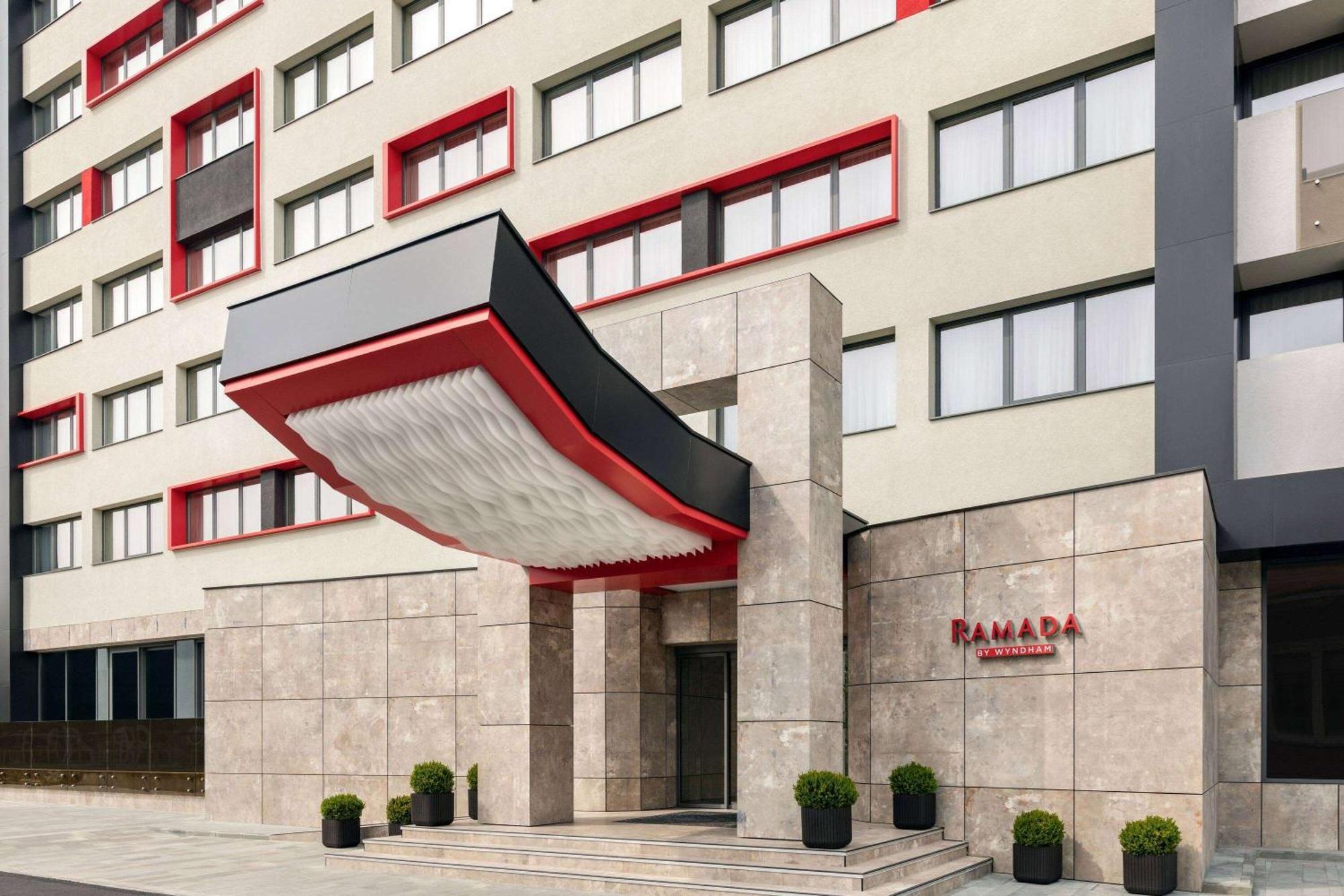 Ramada By Wyndham Ramnicu Valcea Hotel Luaran gambar